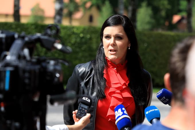 Vodja nepovezanih poslancev Janja Sluga je bila pred izvolitvijo za poslanko poslovna sekretarka in vodja uprave v celjskem gledališču.