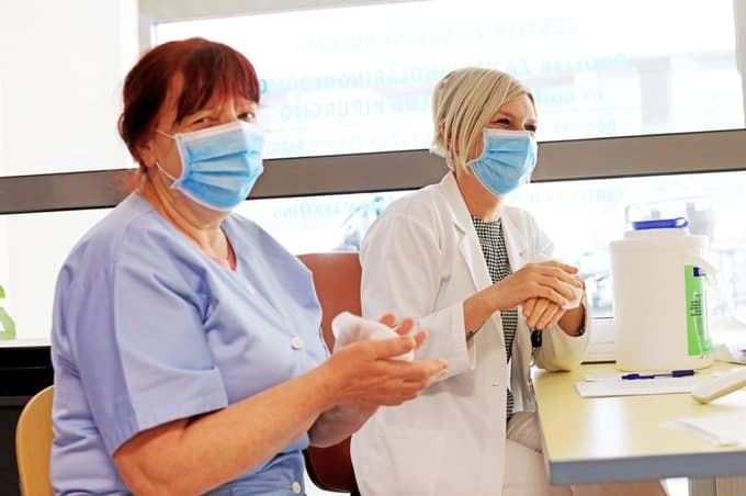 (POGLED) Državljani zaupajo medicinskim sestram, kaj pa zdravstvena politika?