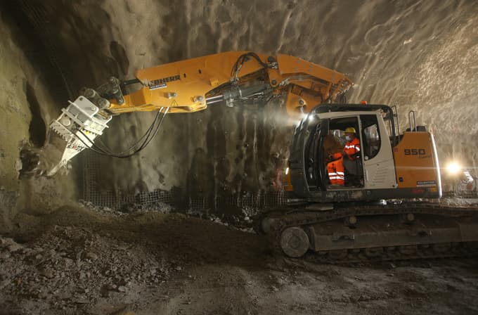 Predor Pekel bo dolg 1530 metrov, med gradnjo bodo izkopali kar za 200 tisoč kubičnih metrov materiala. Predor bo omogočal tudi dvotirnost. Foto: Tadej REGENT