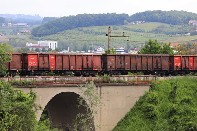 Namesto vlakom bo stari železniški viadukt v Pesnici po izgradnji novega namenjen kolesarjem.