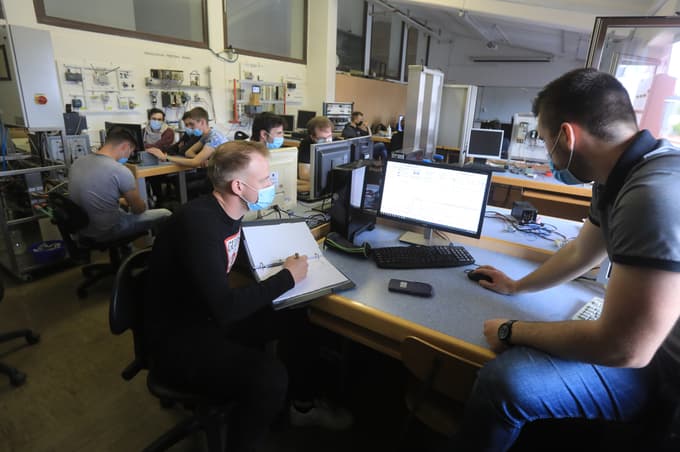 Študentje so se ponovno vrnili na Fakulteto za elektrotehniko, računalništvo in informatiko.
Foto: Igor NAPAST