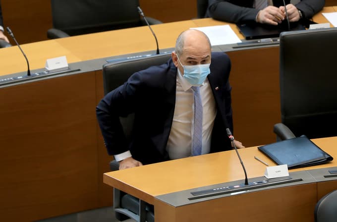 "Janševa koalicija bo morala več pozornosti nameniti vsem glasovanjem in se znati prešteti."
Foto: Robert BALEN