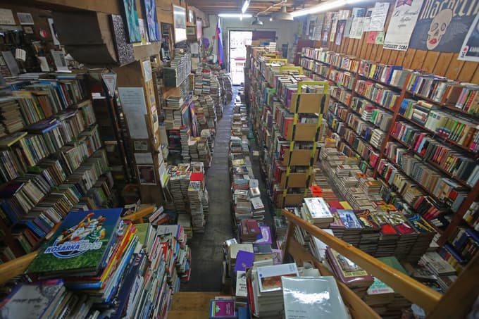 Bukvarna v Pekarni je odprta vsak delovni dan med 17. in 19. uro, ob sredah tudi med 9. in 13. uro, ter ob sobotah med 9. in 13. uro. Foto: Tadej REGENT