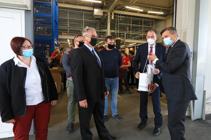 (FOTO) Predsednik Pahor obiskal mariborske delavce: "Vaš problem se mi je usedel v srce"