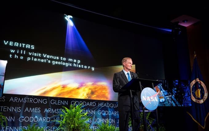 Na Marsu smo, gremo na Venero: Nasa predstavila podrobnosti dveh vesoljskih odprav, težkih kar milijardo dolarjev