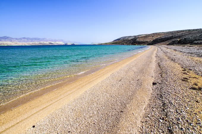 Plaža Čista blizu kraja Kolan na otoku Pagu