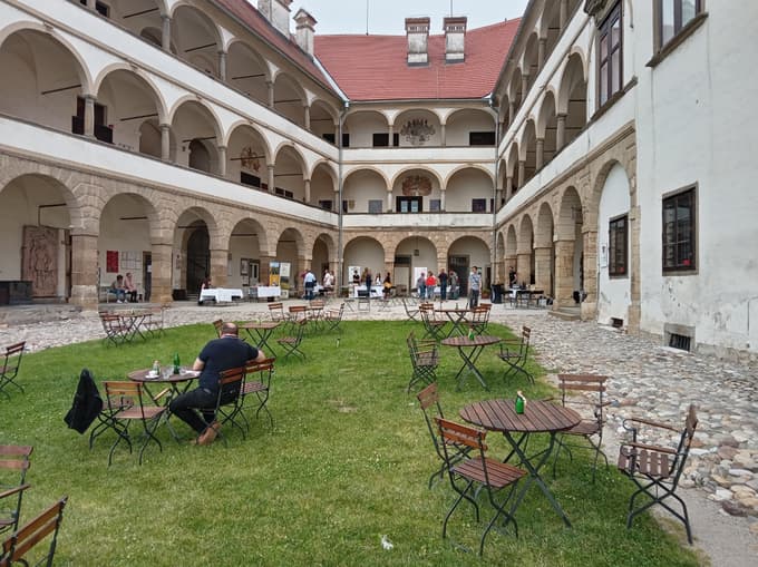 Največ vinarjev na kupu se je predstavilo na grajskem dvorišču. 