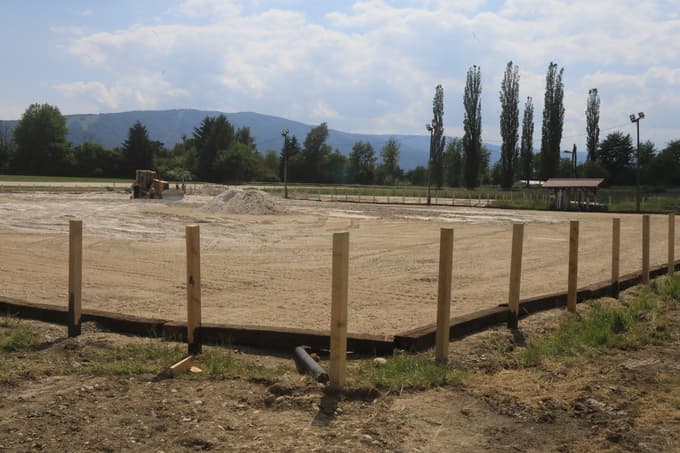 Novo poglavje za konjeništvo v Kamnici. Obnova v teku. V planu klinika za reprodukcijo konj in pokrito jahališče