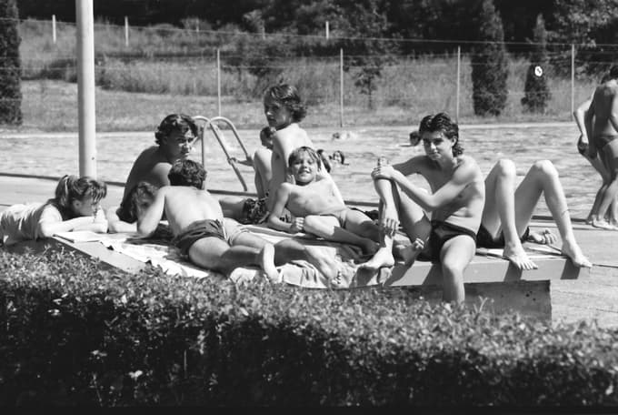 Čeprav se je poletje leta 1991 malce obiralo, sta bili obe mariborski kopališči odprti od začetka junija. Foto: Boris Vugrinec