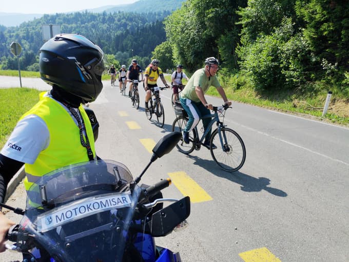 (FOTO) Skoraj 600 kolesark in kolesarjev na maratonu Okoli Pohorja