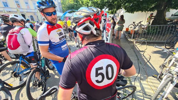 (FOTO) Skoraj 600 kolesark in kolesarjev na maratonu Okoli Pohorja