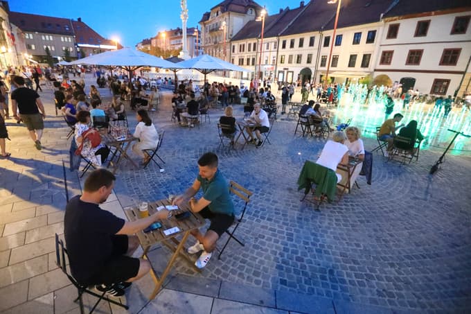 Lokali kljub višjim cenam ostajajo polni.