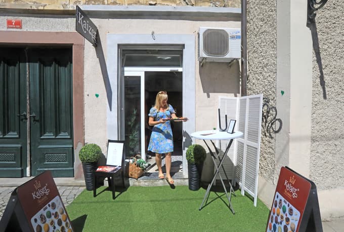 Prodajalna se nahaja v Vetrinjski ulici