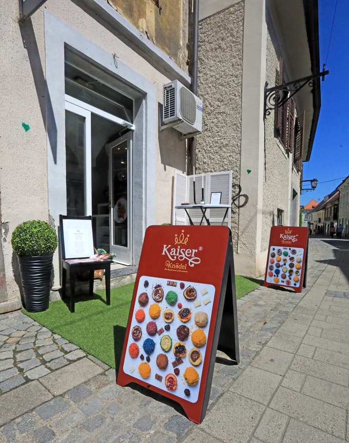 (FOTO) Nova prodajalna v Mariboru: Avstrijske cmoke je pripeljala iz Zagreba