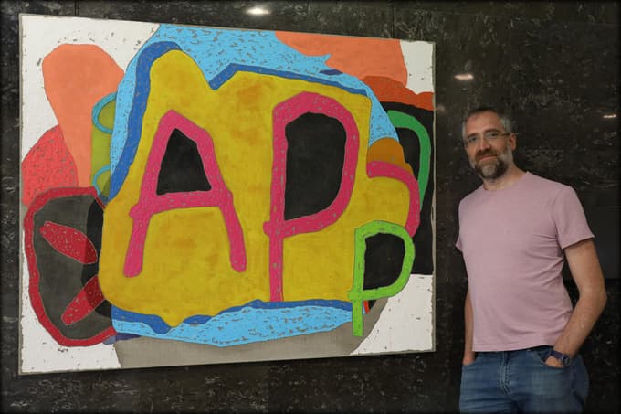 "Navdihujoče mi je, da lahko pet ploskev barve na površini ljudi tako vznemiri, da gredo pisat jezne komentarje na družbena omrežja."