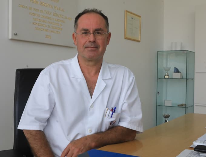 Iztok Takač: "Imamo stoodstotno precepljenosti med študenti šestega letnika medicine - torej med tistimi, ki imajo največ svežega znanja o medicini." Foto: Igor NAPAST