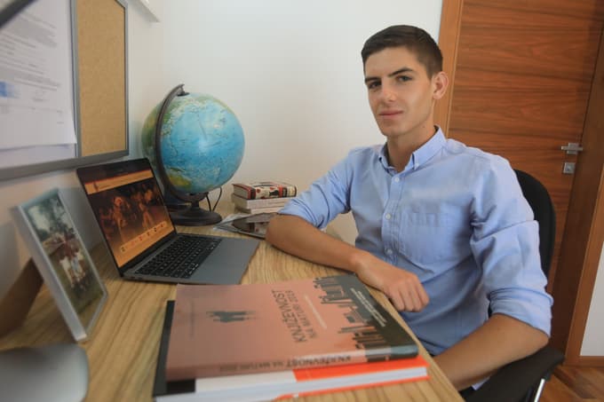 "Če si želiš v življenju vrhunskih rezultatov, drugače kot z garanjem ne gre," pravi Elias Pascal Bračko.