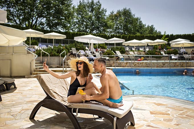 Hotel Livada Prestige ima umirjeno hotelsko kopališče namenjeno le svojim gostom, kjer se lahko prepustite tudi blagodejnim učinkom termo-mineralne vode.