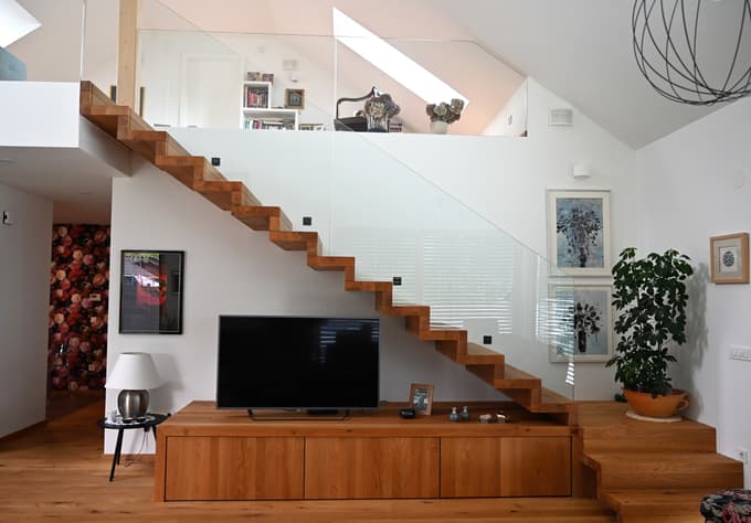 Za povprečno štiričlansko družino je najbolj priljubljena hiša, ki skupaj nima več kot 120 kvadratnih metrov notranjih bivalnih površin. 