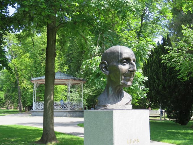 Spomenik Leonu Štuklju v mariborskem Mestnem parku Foto: Sašo BIZJAK