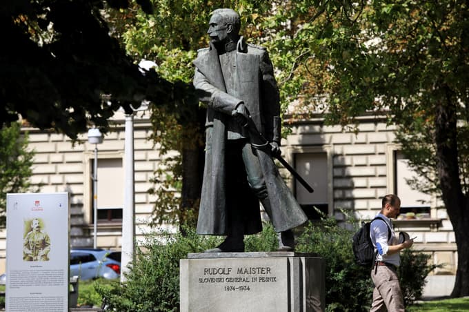Pri nastajanju Maistrovega spomenika so imeli veliko besedo borci. Foto: Andrej PETELINŠEK