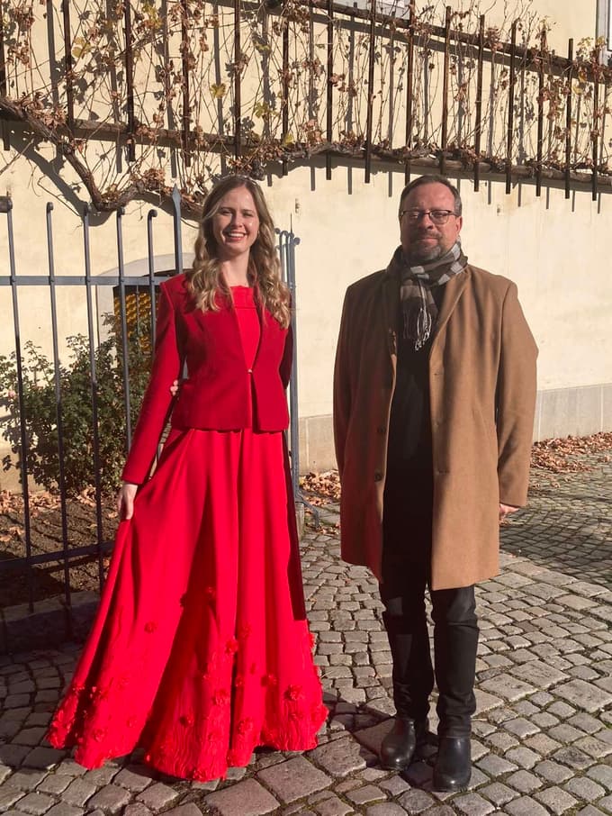 Predsednik Hortikulturnega društva Maribor Borut Ambrožič in mariborska vinska kraljica Neža Jarc Foto: Gero Angleitner