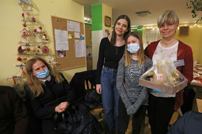 (FOTO) Darila za otroke Mladinskega doma Maribor: Tudi tako jim povedo, da niso sami

