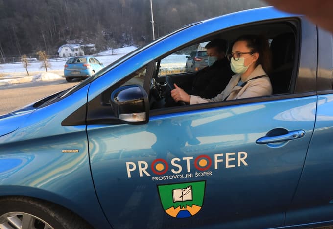 Čas Večerovih dobrih del: V trgovino, na testiranje, k zdravniku in v lekarno - s prostoferjem po opravkih