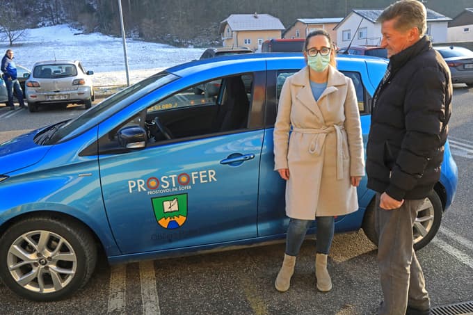 Čas Večerovih dobrih del: V trgovino, na testiranje, k zdravniku in v lekarno - s prostoferjem po opravkih