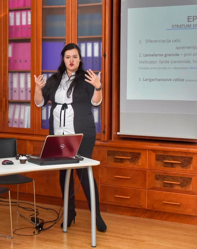 Primanjkuje kakovostnih, na znanosti temelječih izobraževanj.