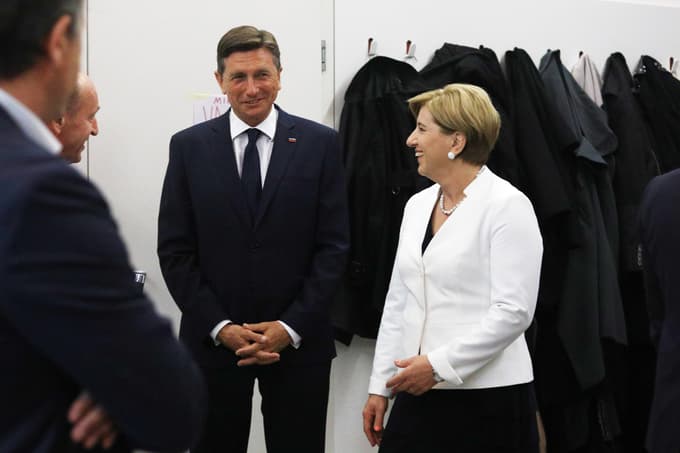 Borut Pahor in Ljudmila Novak sta še naprej najbolj priljubljena politika v državi.