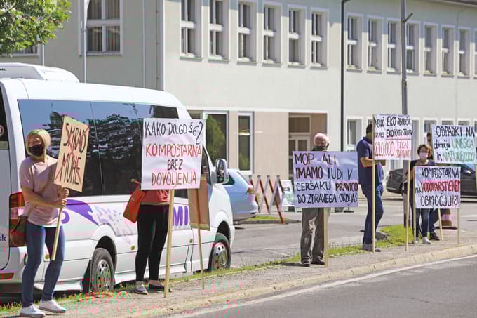 (VIDEO) Paloma zagnala nov stroj, ki jo pelje proti sto tisoč tonam papirja letno