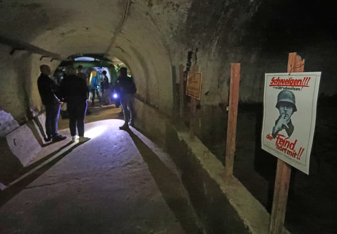 Povsod so bila postavljena opozorila, da je treba molčati, ker sovražnik posluša.