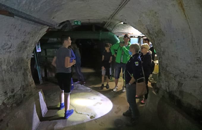 Spodaj je osvežujočih petnajst stopinj Celzija.