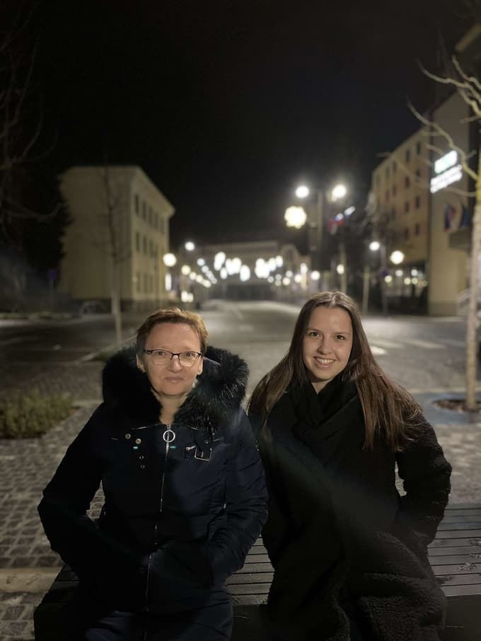 Albina Prem z možem in dvema hčerkama, Lučko in Katjo (na fotografiji), živi v Puconcih in raziskuje svoje korenine iz rojstne vasi Markovci.