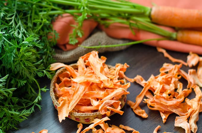 Katera zelišča lahko v kuhinji uporabljamo namesto soli?