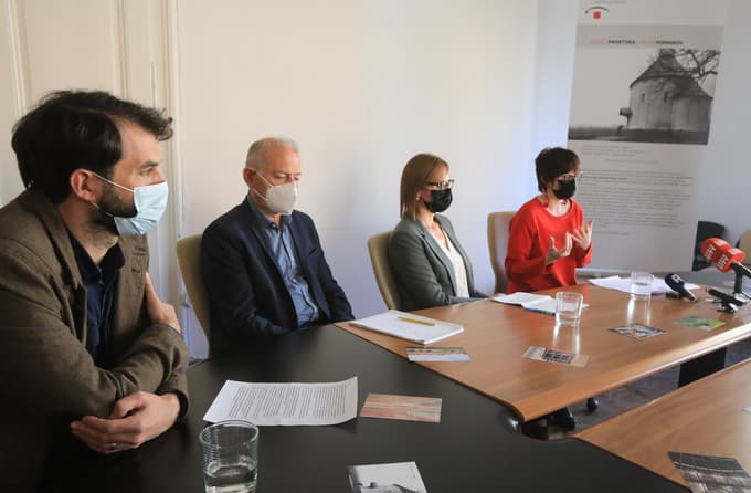 Maribor: na Zavodu za varstvo kulturne dediščine na Slomškovem trgu. Predstavljajo 60 letnico dela in monografijo na to temo  -