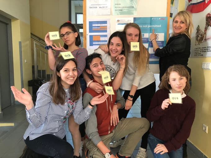 Polona Vehovar, koordinatorica mednarodne mature na II. gimnaziji (desno), poudarja, da so ponosni na vse dijake.