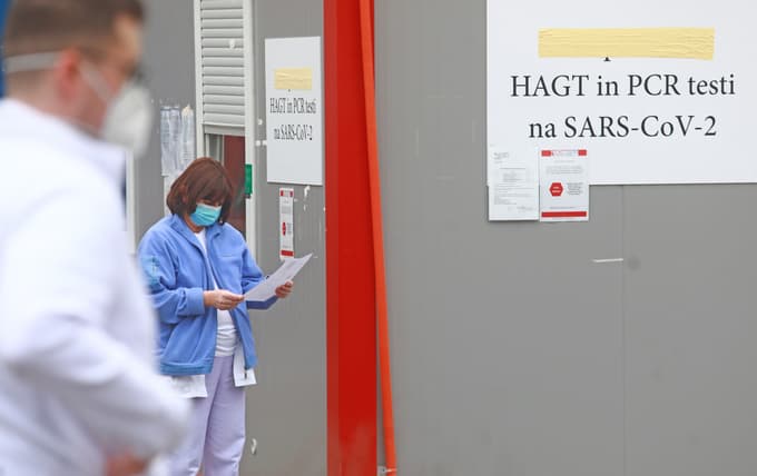 Logarjeva: "Po najbolj optimističnih napovedih lahko upamo, da smo nekje vsaj zelo blizu vrha"