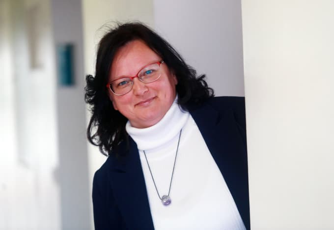 "Duhovnost ni to, da osem ur meditiramo, potem pa gremo v trgovino in nekomu skočimo v vrsto, nestrpno reagiramo do drugačnega od sebe," pravi Nataša Mlinar Reljić.