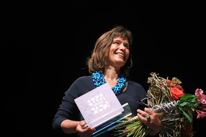 V svet pravljic bodo otroke vabile Lisičke sestričke Anje Štefan ob glasbi Janeza Dovča. 