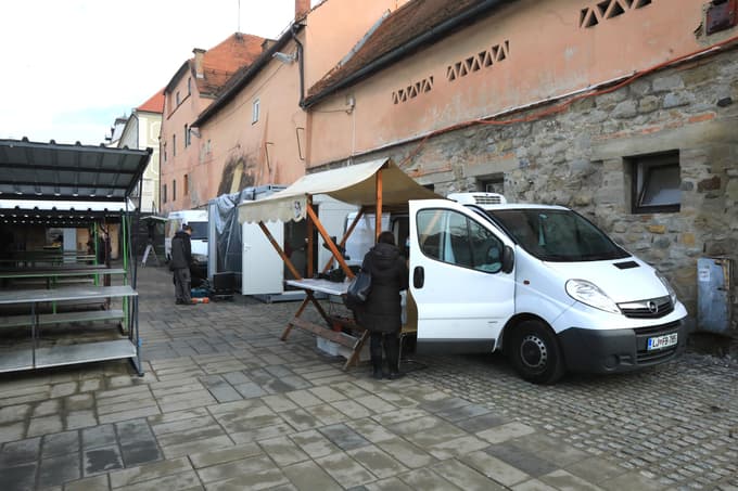 (FOTO) Kruh, jajca in meso so še vedno na mariborski tržnici