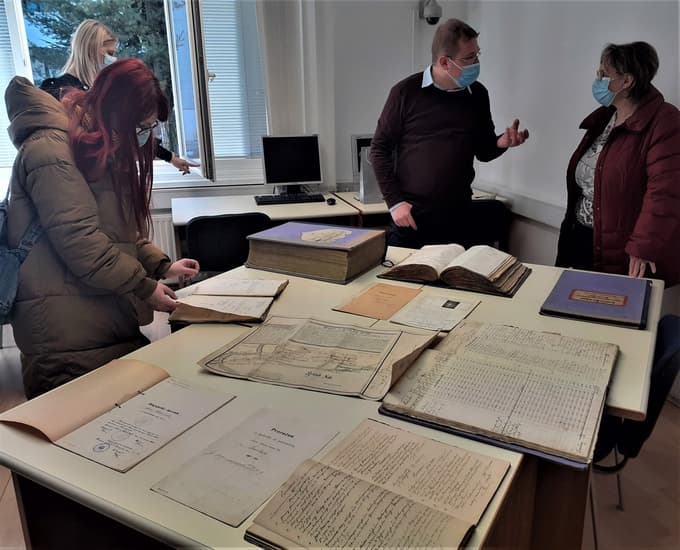 Na ogled so tudi zanimivi originalni dokumenti.