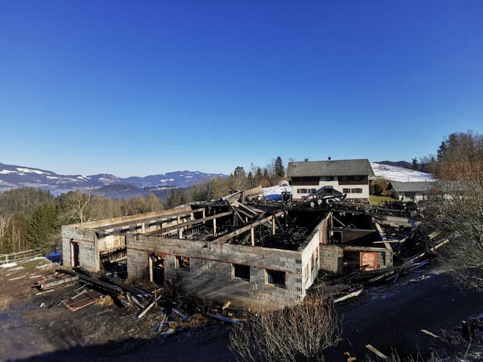 Pogorišče na kmetiji Bindiš pospešeno sanirajo.