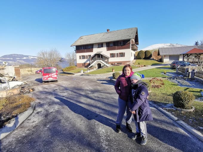 Blanka Pehan s sinom je takoj po poku poklicala na pomoč.