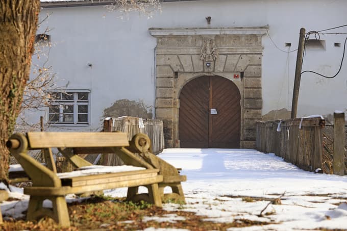 (FOTO) Zakaj Muzeju norosti grozi deložacija iz gradu Cmurek