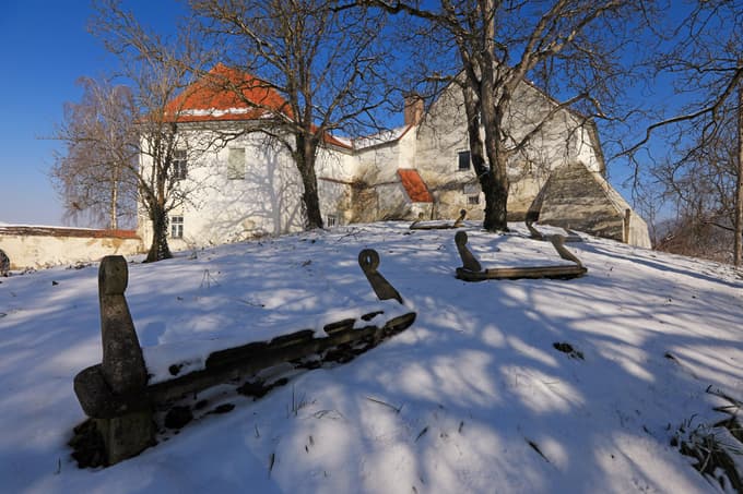 (FOTO) Zakaj Muzeju norosti grozi deložacija iz gradu Cmurek