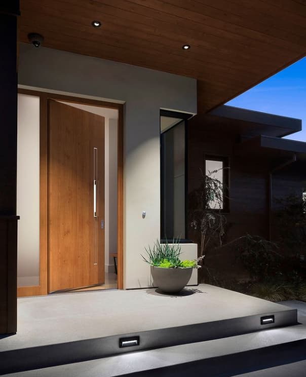 Pirnarjev zunanji vhod v hišo Ultimum Pure z inovacijo OneTouch. 