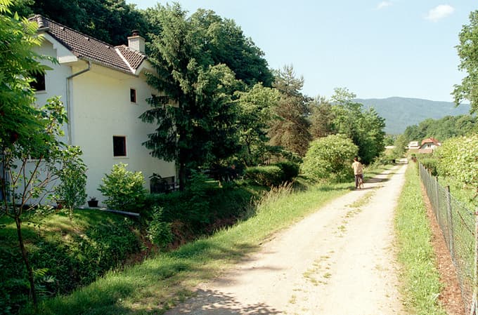 Pod hipodromom, 2002