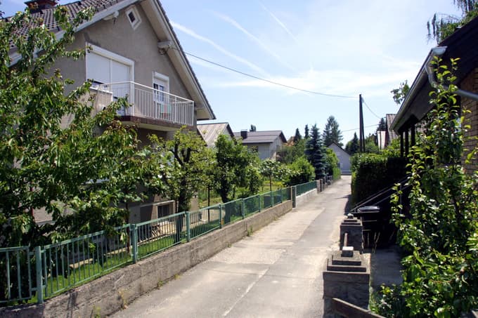 Podjunska ulica, 2002